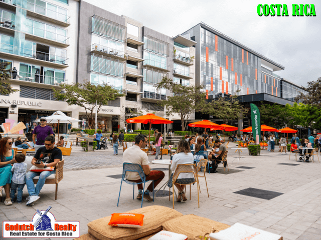 Avenida Escazu offers restaurants, hotels, shops, a huge gourmet food court and CIMA hospital next door Escazu Condo Towers Offer a Fresh Take on Urban Living