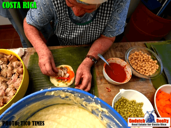 Eat Tamales at Christmas time in Costa Rica | you must try it