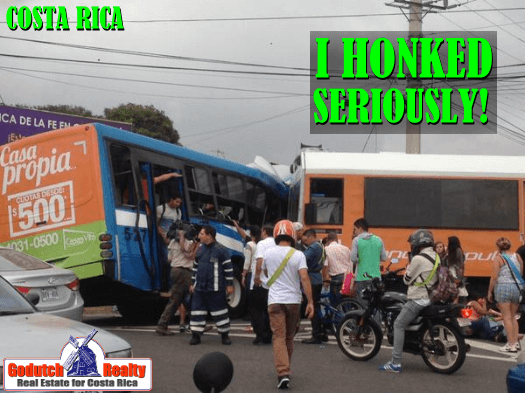 2 Ways to not get hit by the train in Costa Rica