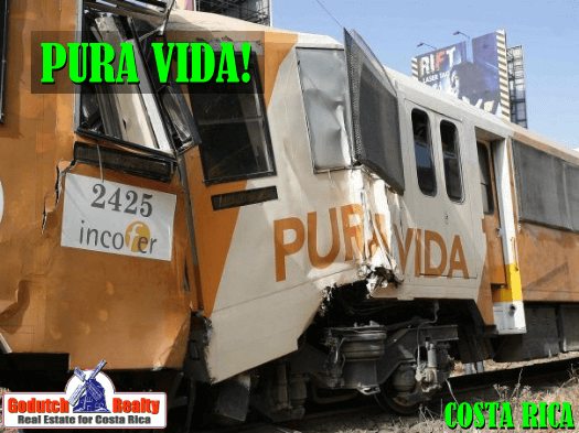 2 Ways to not get hit by the train in Costa Rica