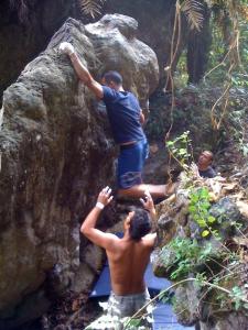 Bouldering in nature in Costa Rica