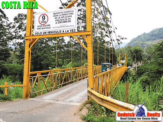 Crossing one-lane bridges