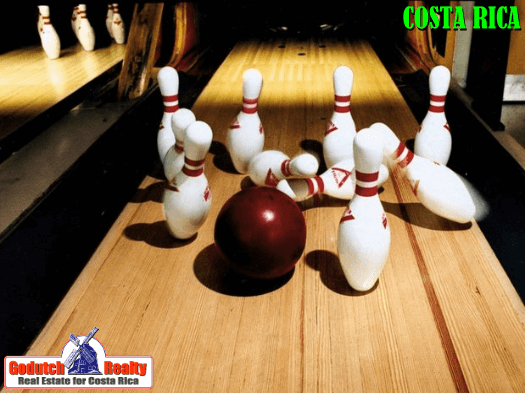 go bowling in Cariari