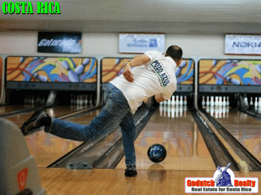 go bowling in Cariari