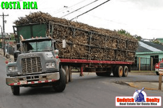 The behavior of trucks and buses in Costa Rica