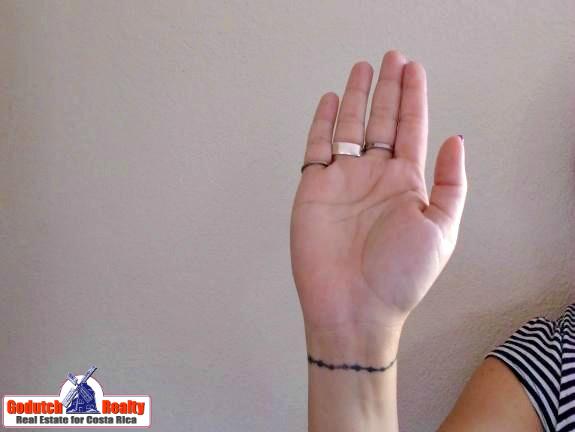 19 Cool hand gestures you can use safely in Costa Rica